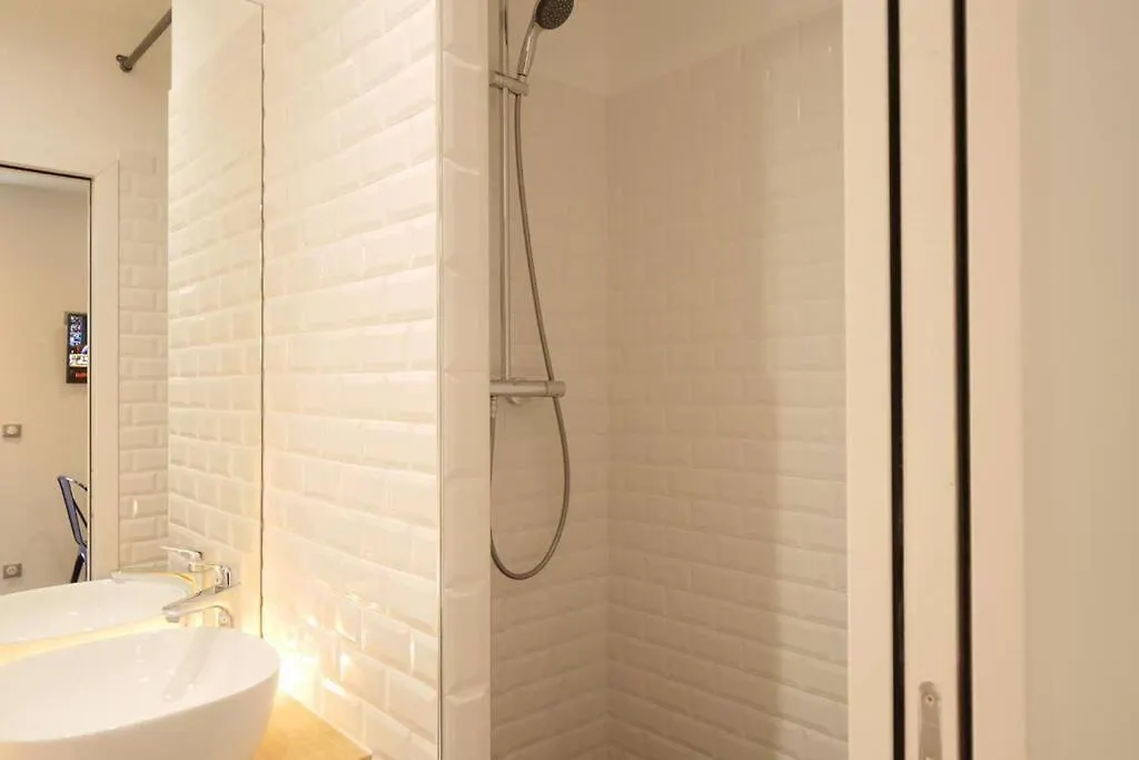 Mykeypers - Cozy Studio Near Canal Saint Martin Paris 0*,  Fransa
