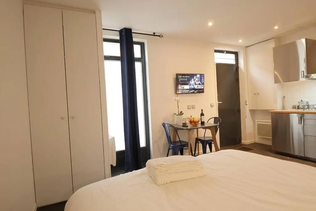 Mykeypers - Cozy Studio Near Canal Saint Martin Paris 0*,